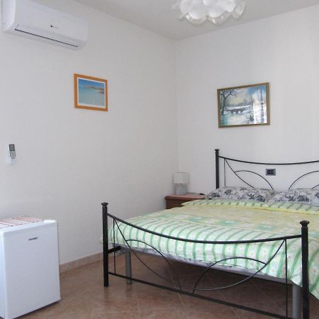 Il Portico Bed & Breakfast Uras Exterior photo