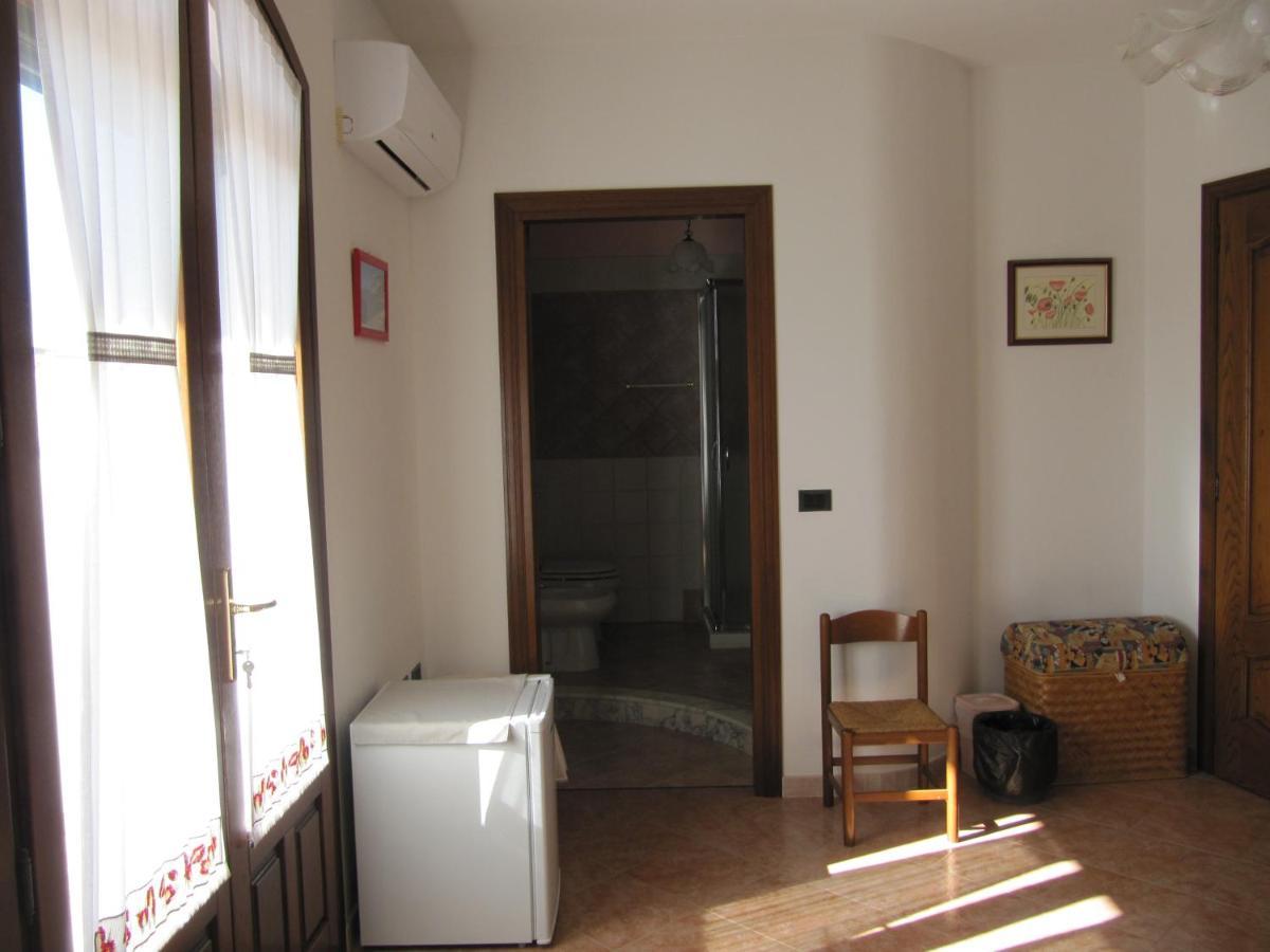 Il Portico Bed & Breakfast Uras Exterior photo