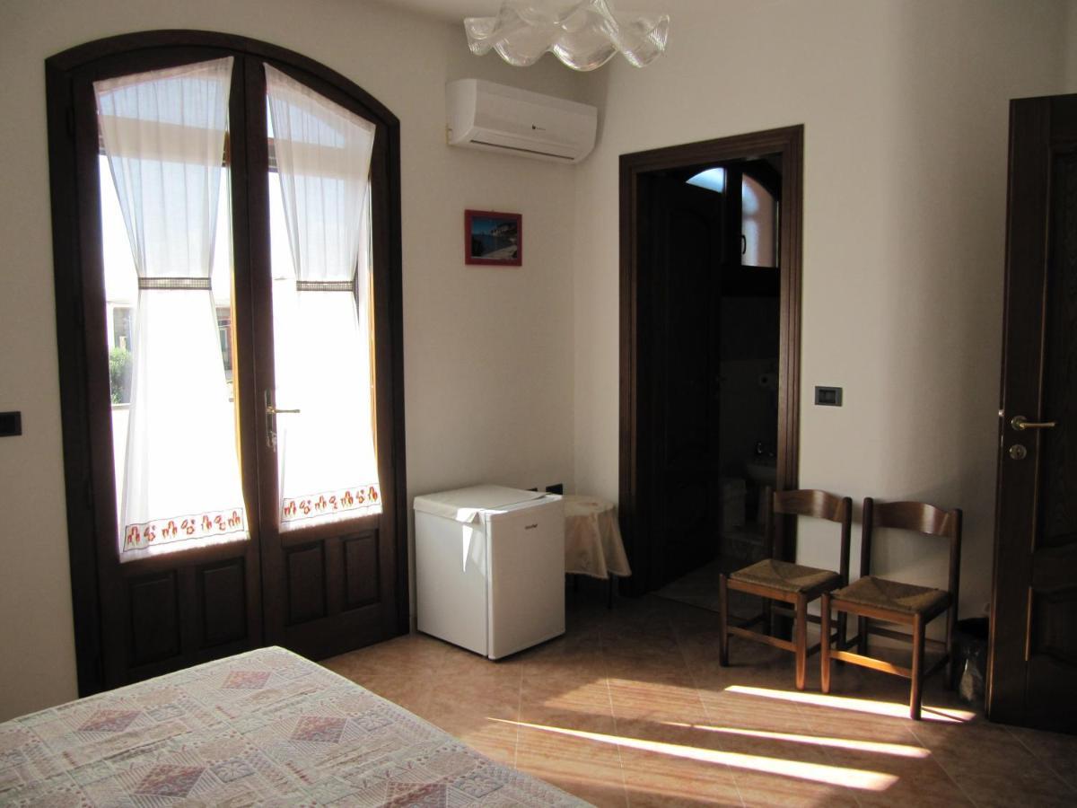 Il Portico Bed & Breakfast Uras Exterior photo