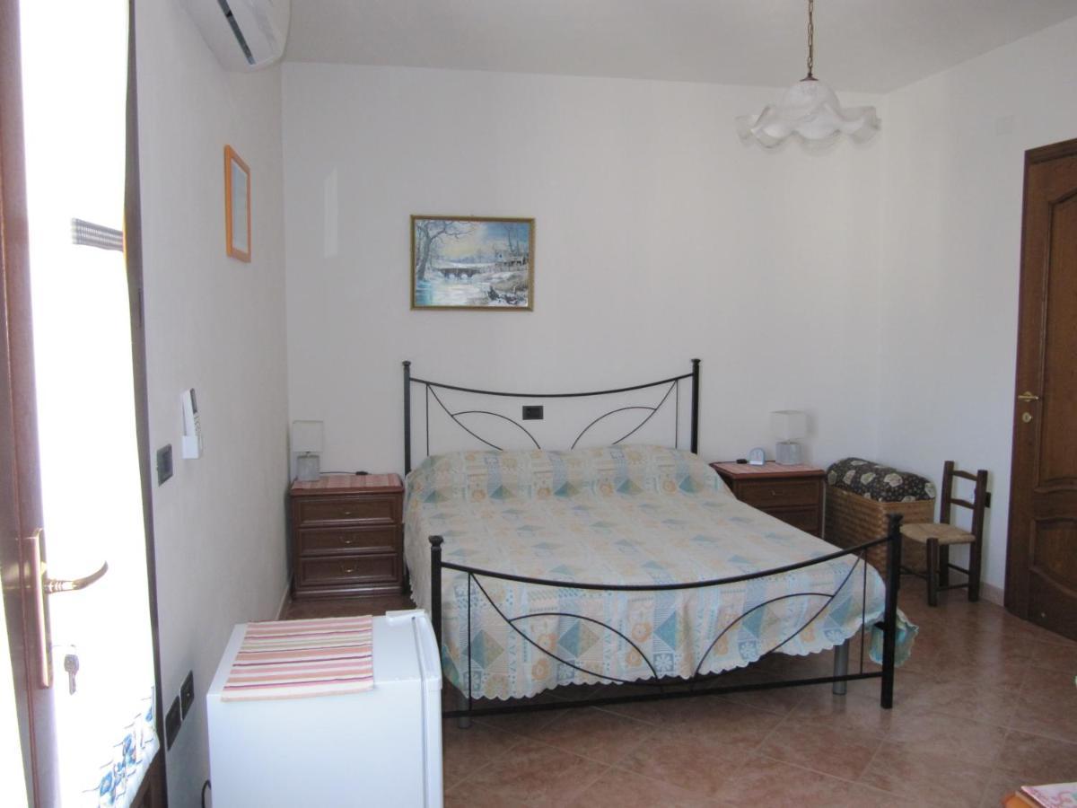 Il Portico Bed & Breakfast Uras Exterior photo