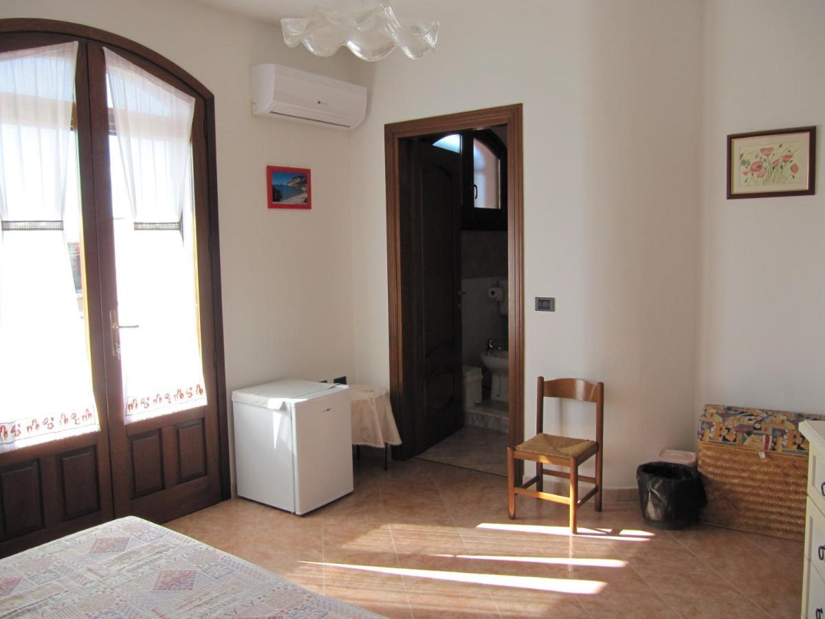 Il Portico Bed & Breakfast Uras Exterior photo
