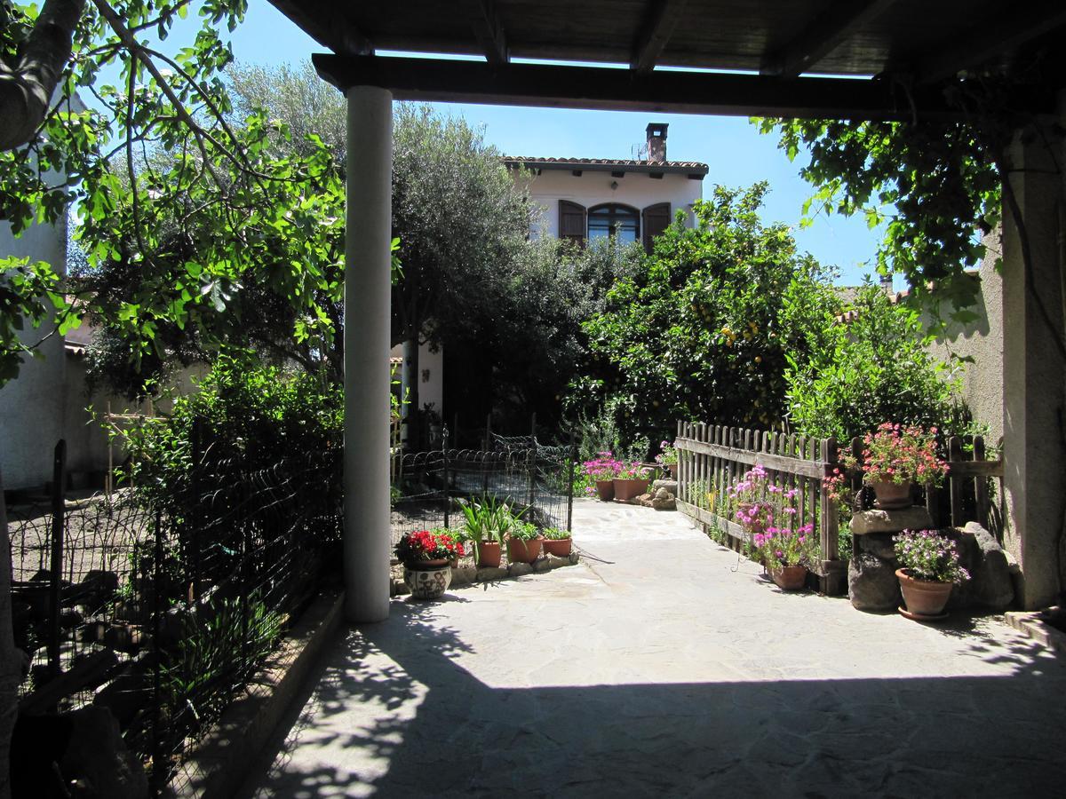 Il Portico Bed & Breakfast Uras Exterior photo