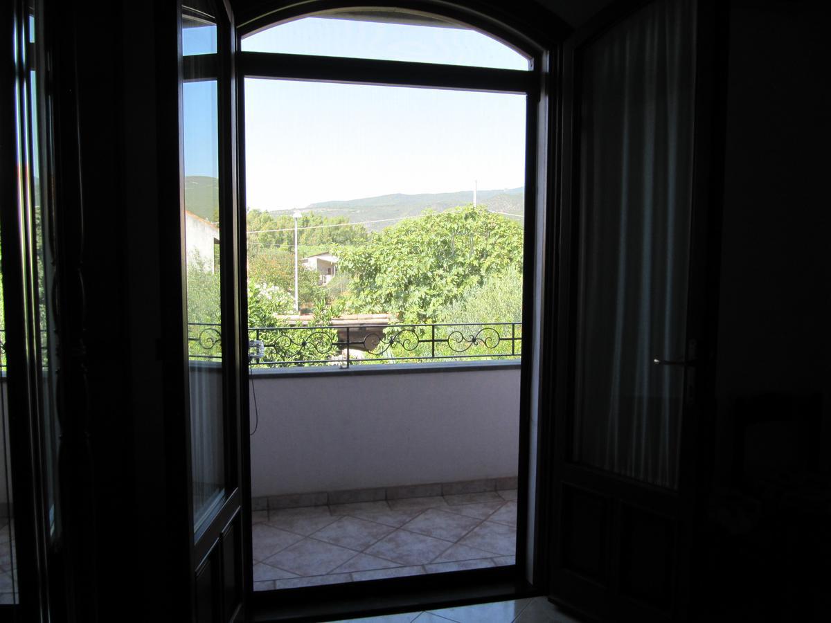 Il Portico Bed & Breakfast Uras Exterior photo